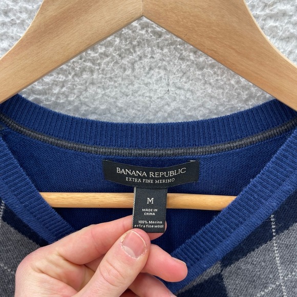 Banana Republic Sweater Mens Medium Blue Gray Merino Wool Argyle Preppy Office - Picture 4 of 7